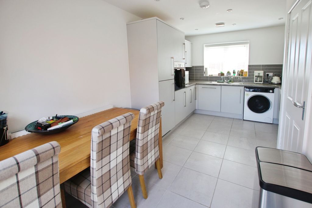 Property photo 3 of 20 5288843