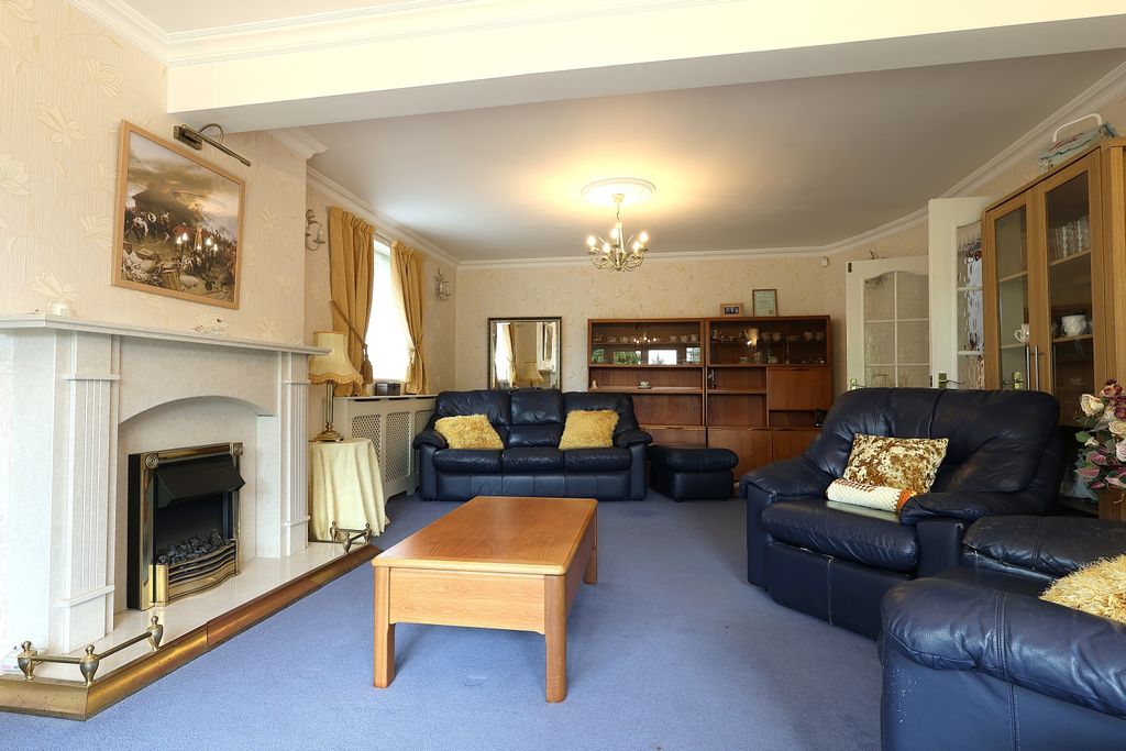 Property photo 3 of 20 Living Room