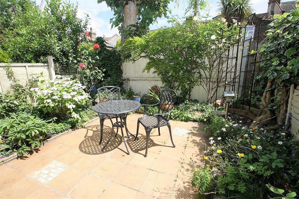 Property photo 2 of 18