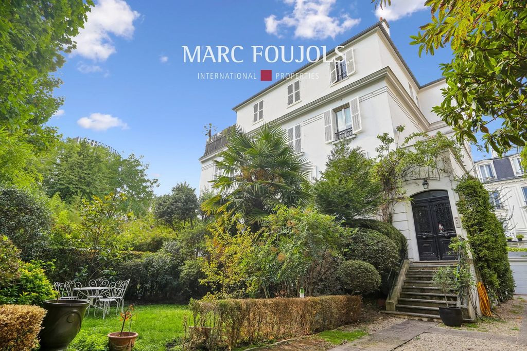 Property photo 1 of 21 Elegant Apartment With Exceptional Terrace In Ternes