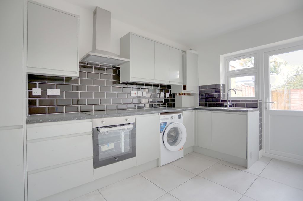 Property photo 3 of 9 2