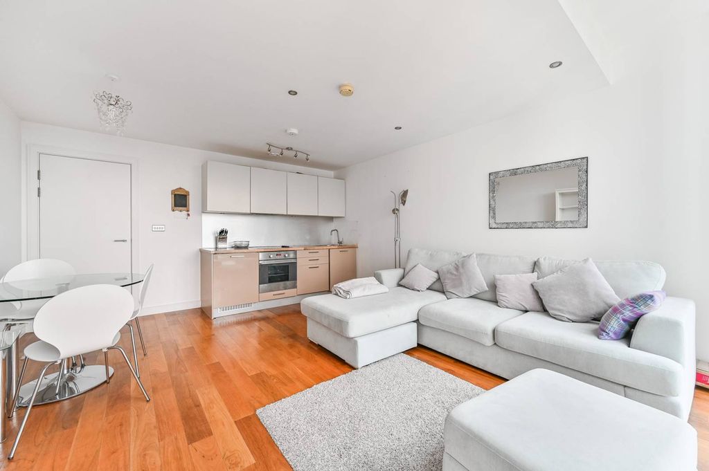 Property photo 3 of 13