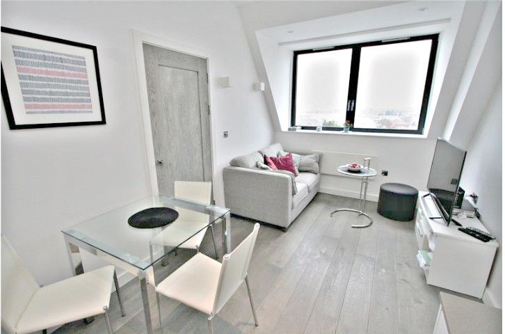 Property photo 3 of 11 Livingnew.Jpg
