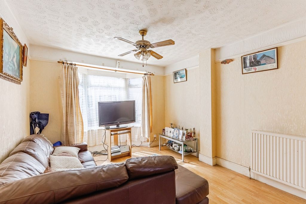 Property photo 2 of 17