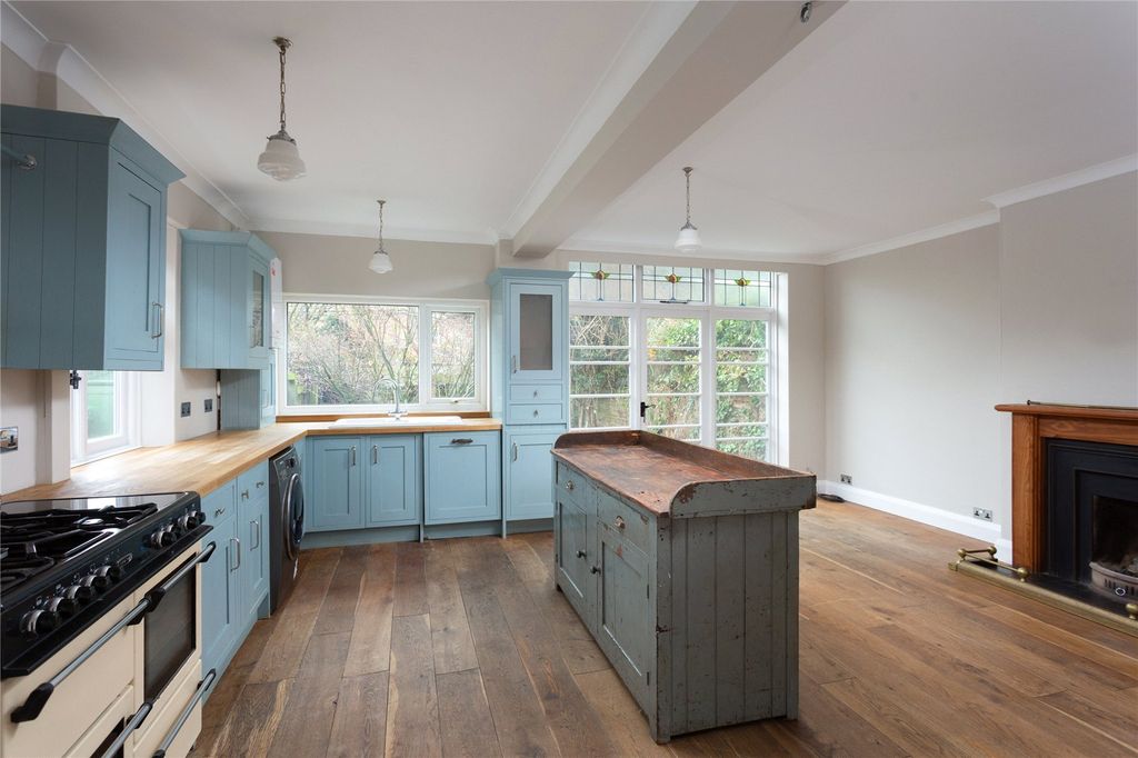 Property photo 3 of 11 Kitchen/Dining Room