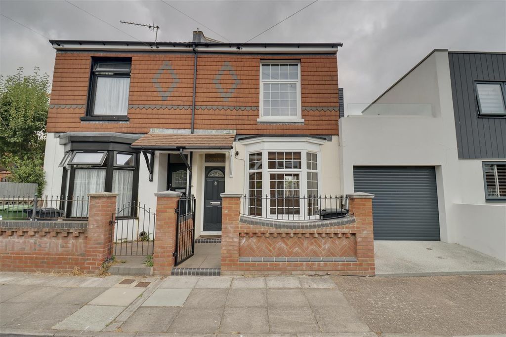 Property photo 1 of 16 F33734Db-E685-4965-Bd7B-6E3853Ebf6Da_1_201_A.Jpeg