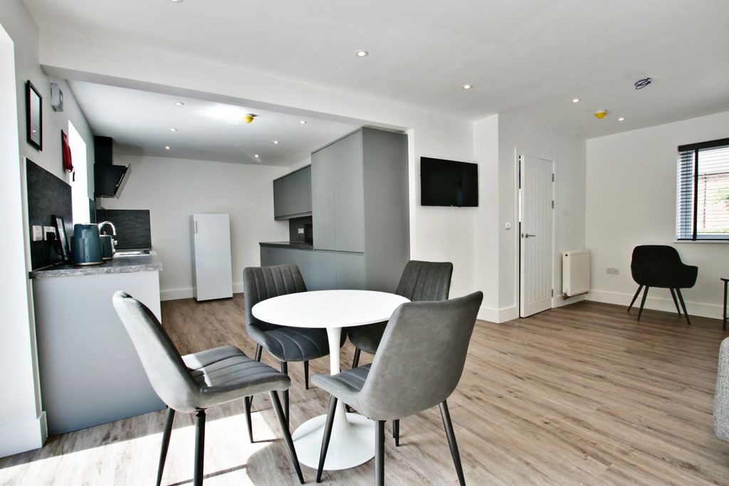 Property photo 3 of 17 1512213