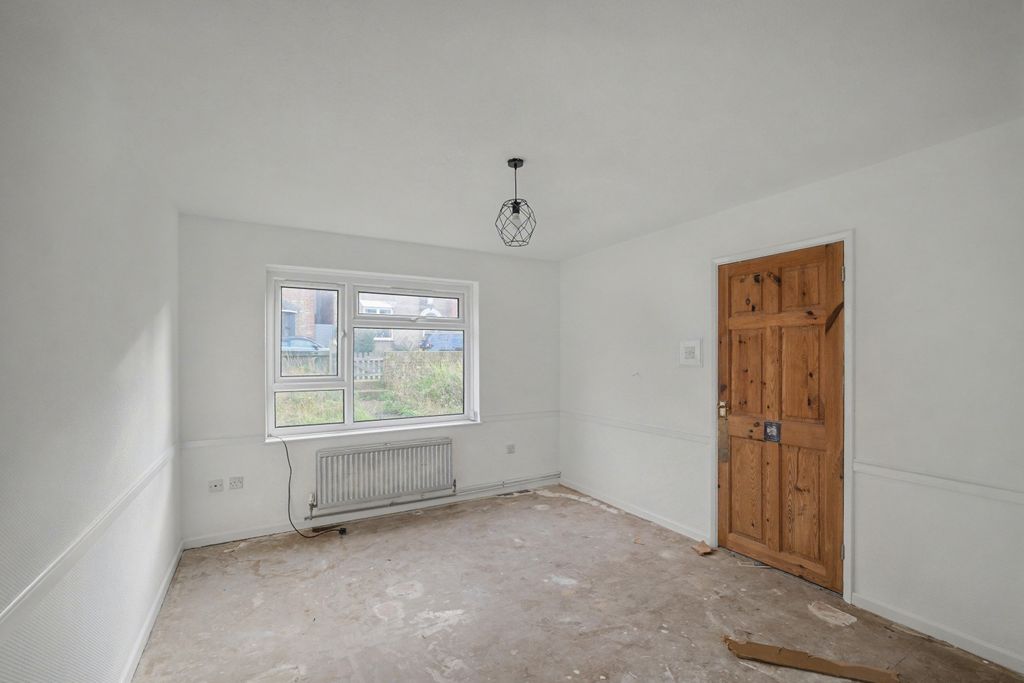 Property photo 3 of 11 20251217031829_P1008001_Rrg0V.Jpg