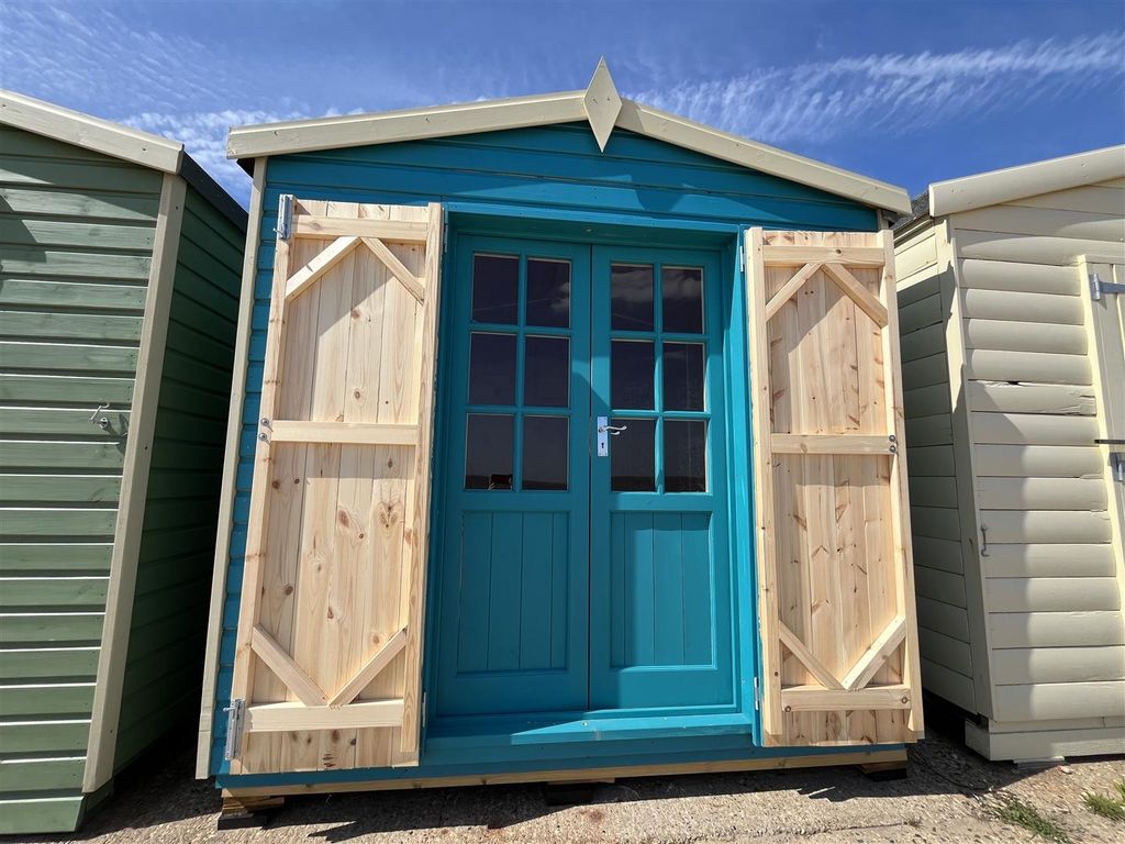 Property photo 1 of 6 Beach Hut