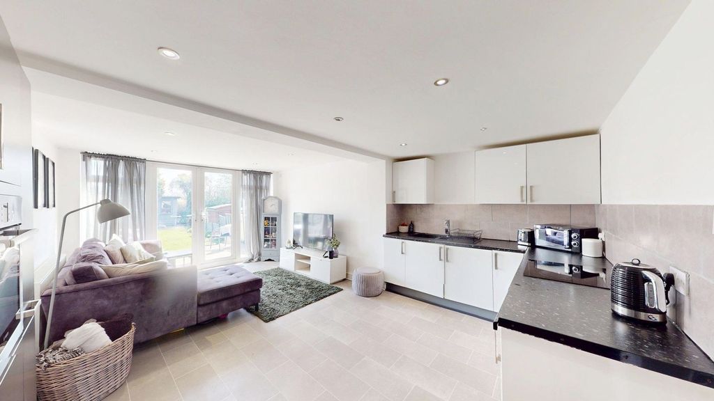 Property photo 3 of 13 Kitchen