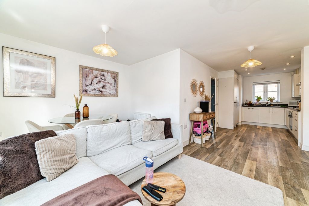 Property photo 3 of 11 Pbox-Img.Jpg