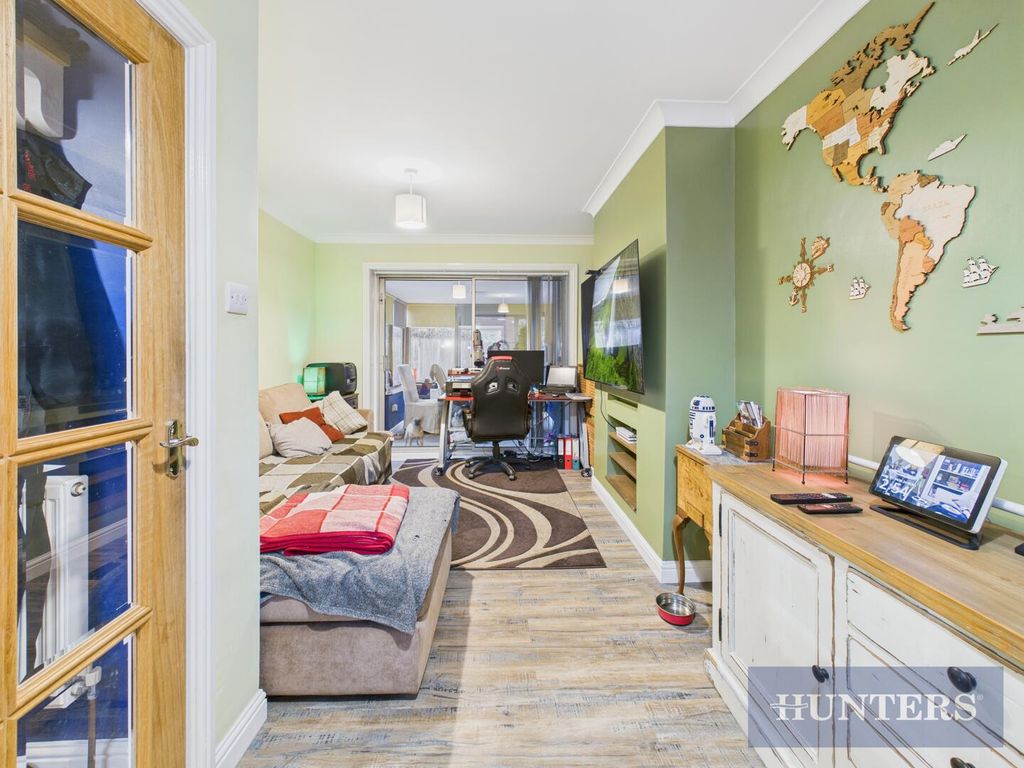 Property photo 3 of 17 Living Room