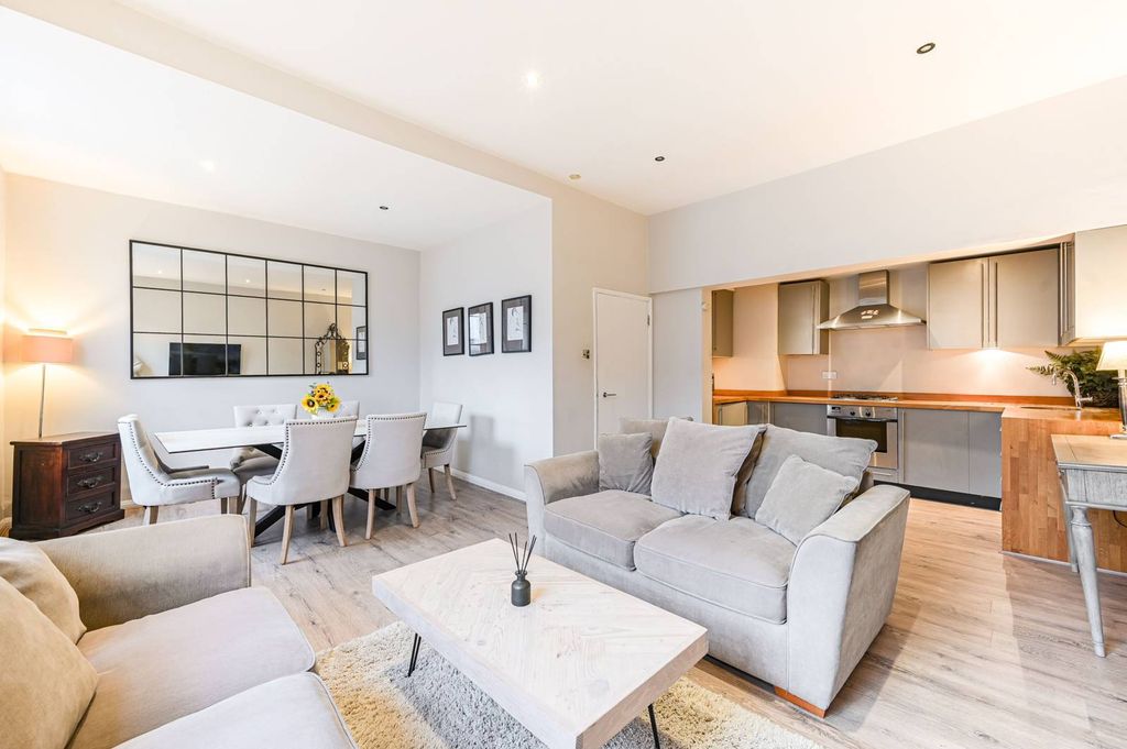 Property photo 3 of 23