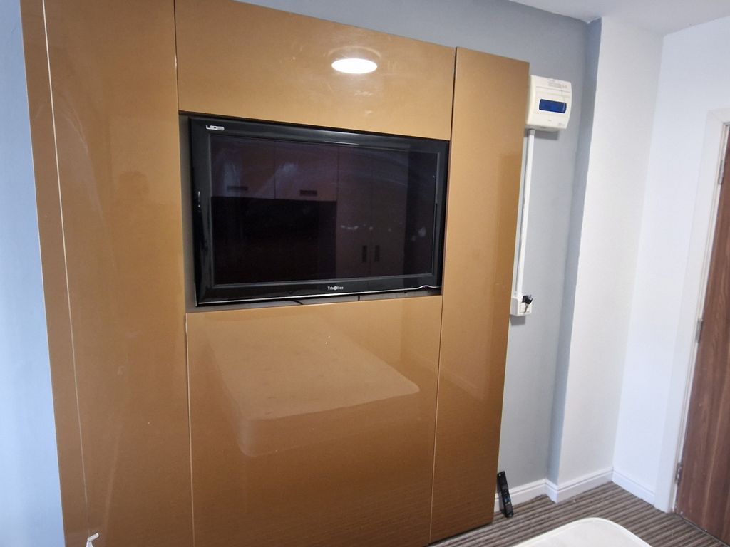 Property photo 3 of 6