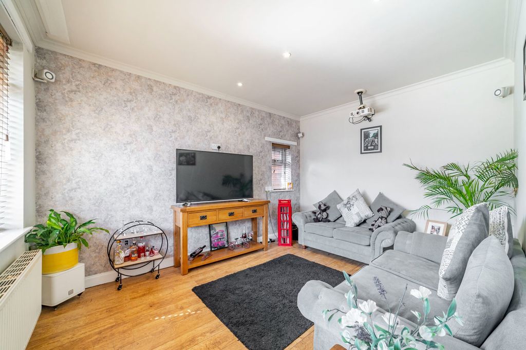 Property photo 2 of 43