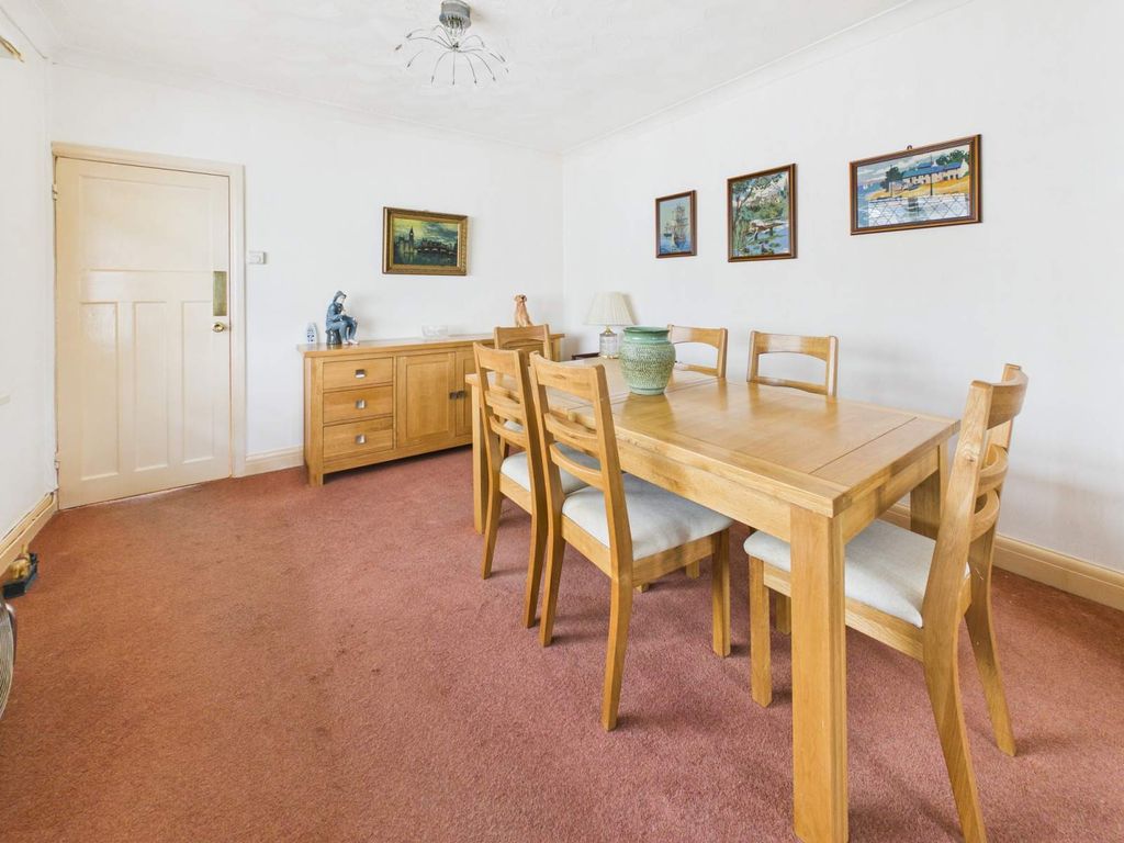 Property photo 3 of 17 Dining Area