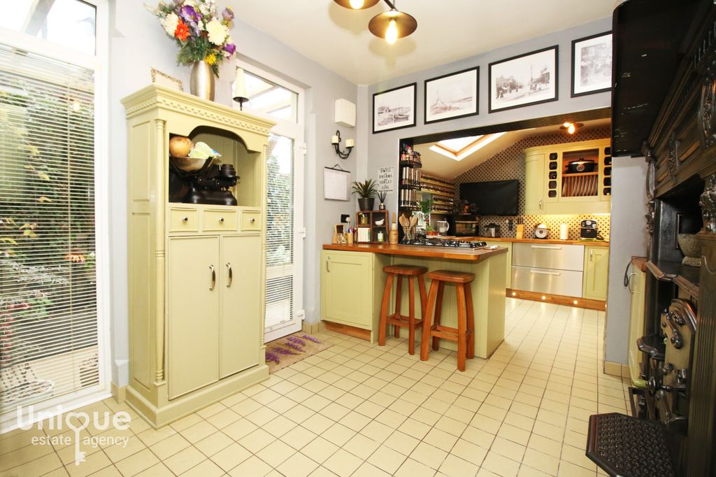Property photo 1 of 37