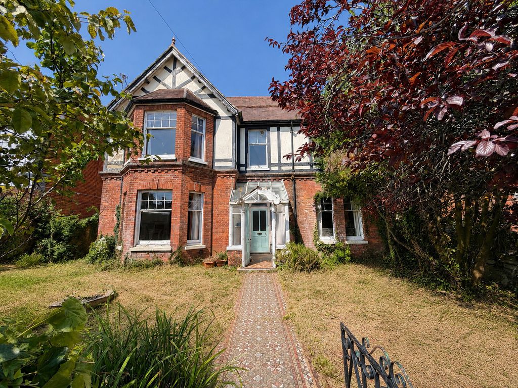 Property photo 1 of 17
