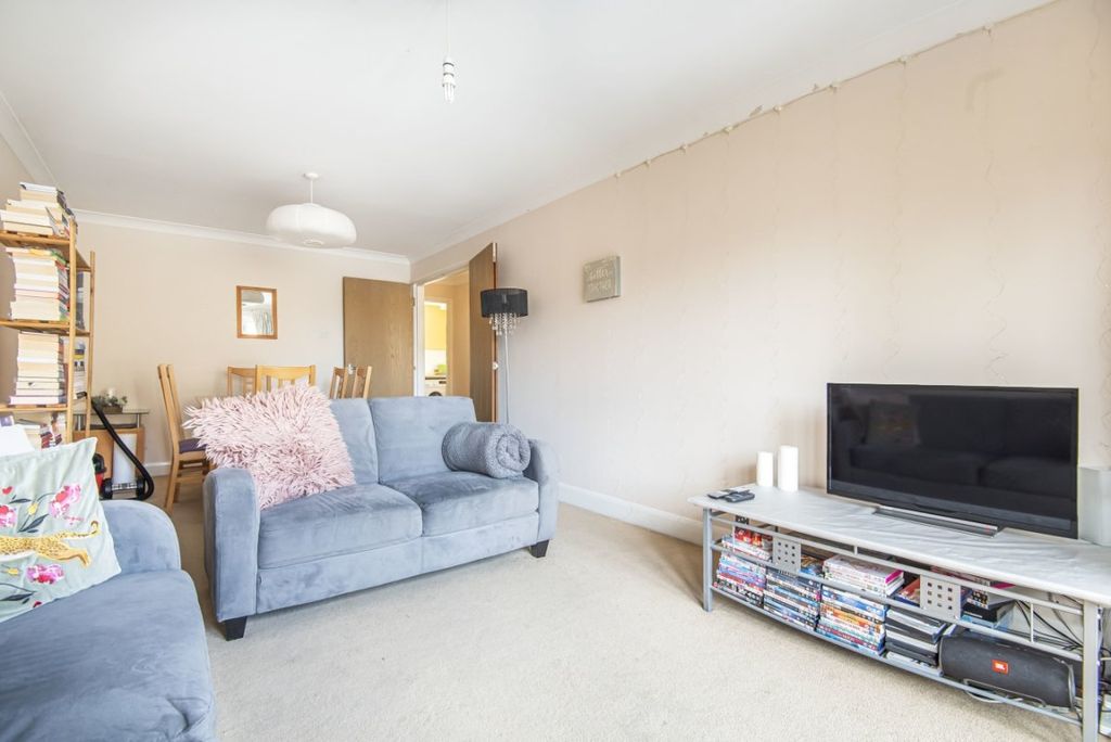 Property photo 1 of 9 709330 (1)