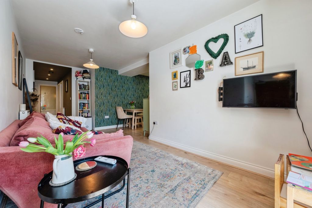 Property photo 3 of 17 Photo