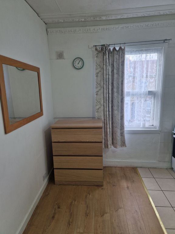 Property photo 3 of 5 1000050277