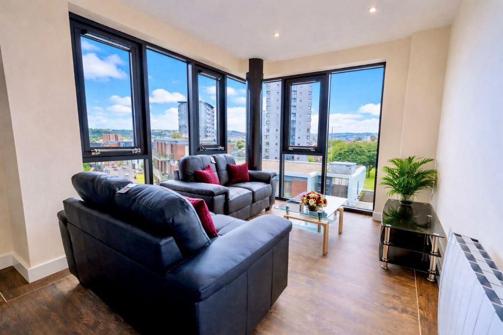 Property photo 2 of 10