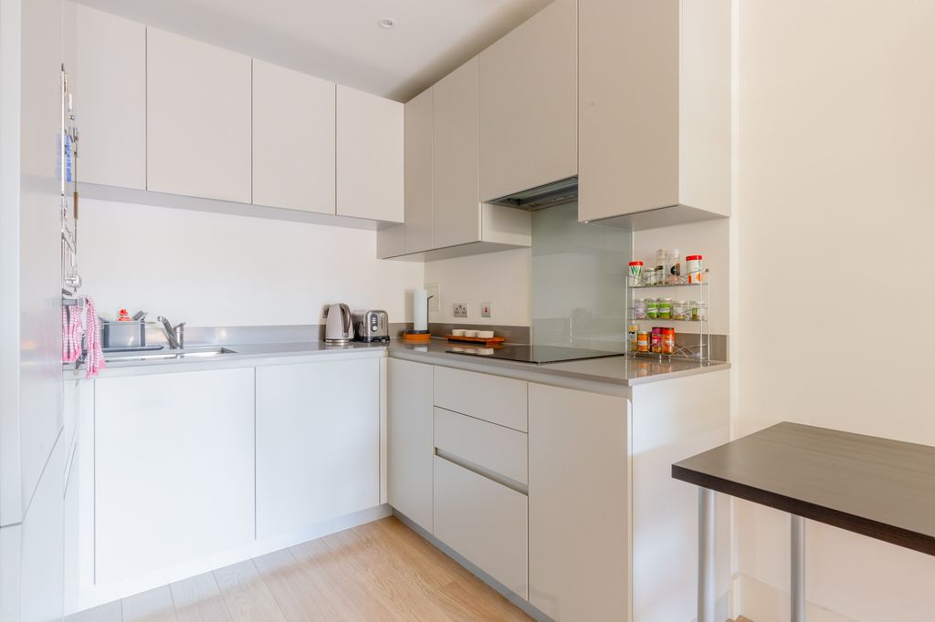 Property photo 2 of 23