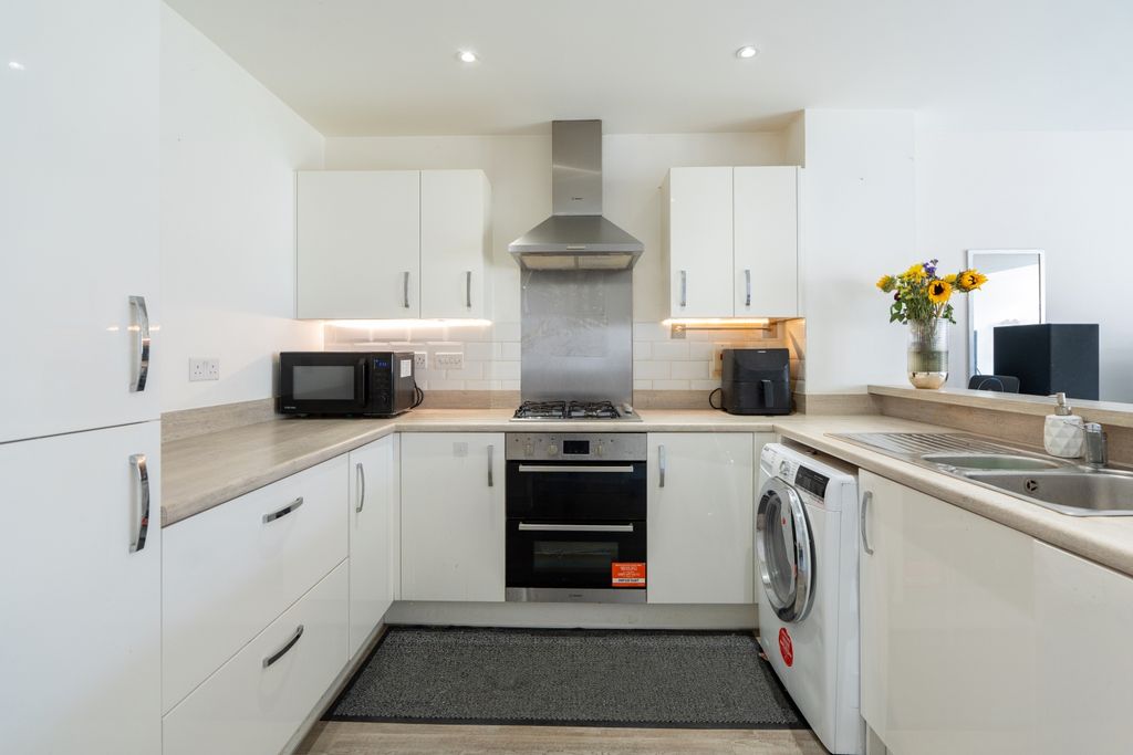 Property photo 2 of 19 Kitchen