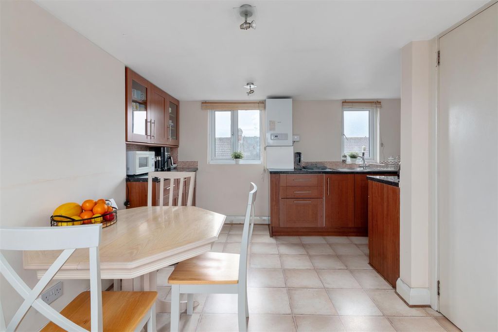 Property photo 2 of 9 Kitchen