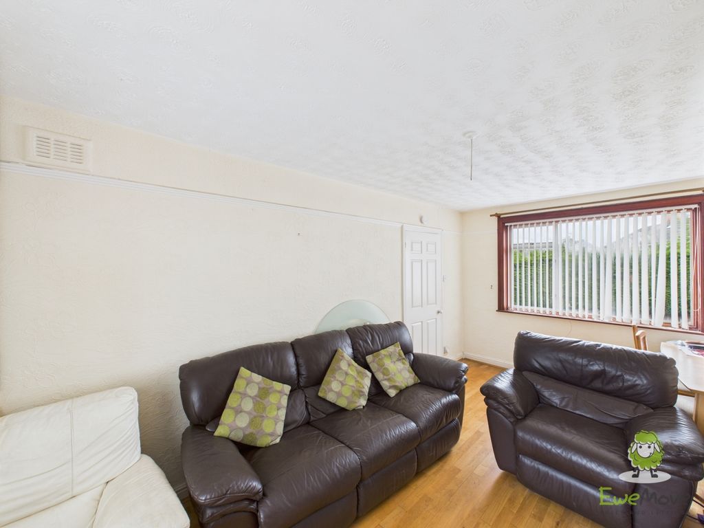 Property photo 3 of 12 Cam02463G0-Pr0077-Still003