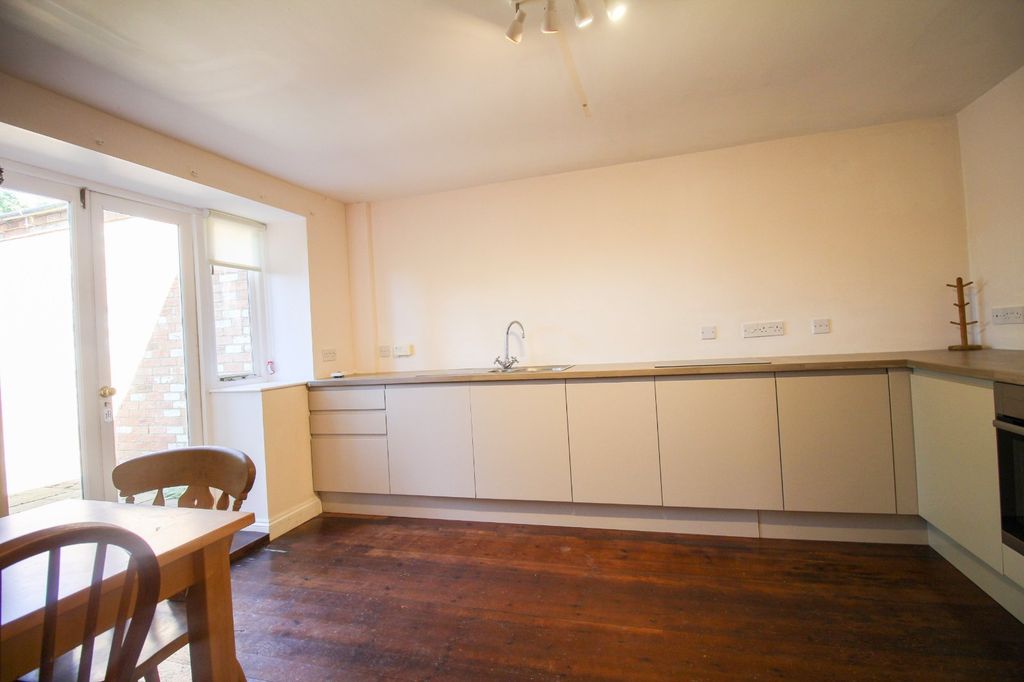 Property photo 2 of 10 Picture No. 14