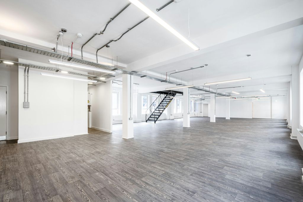 Property photo 3 of 27 Universal Hse 34F  Low Res 5.Jpg