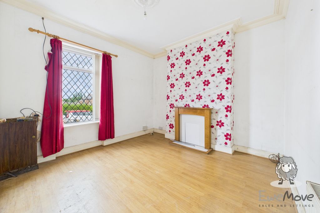 Property photo 2 of 11 1