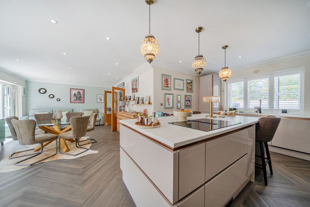 Property photo 3 of 25 1499934-9-6A6B403...
