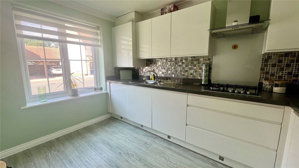 Property photo 3 of 14 Kitchen (View 2)