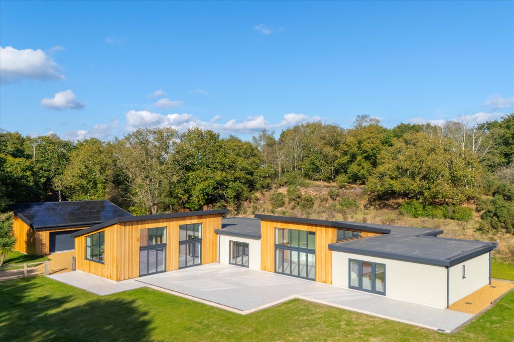 Property photo 2 of 24 Image