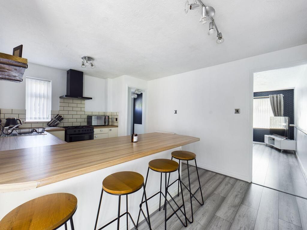 Property photo 3 of 5 Kitchen