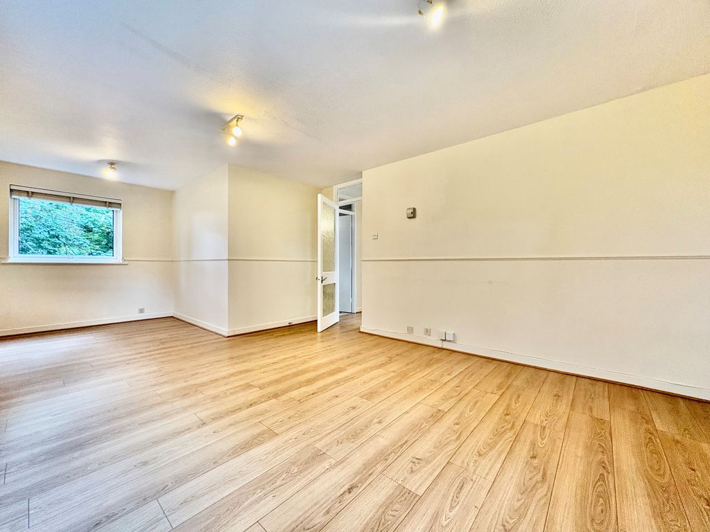 Property photo 1 of 9 Bedroom