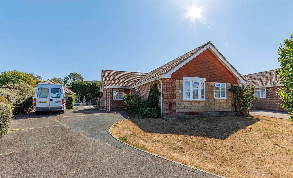 Property photo 1 of 22 Detached Bungalow In East Cowes