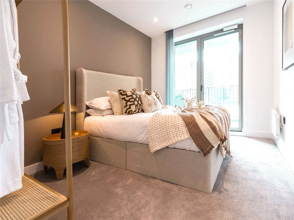 Property photo 3 of 18 Bankside