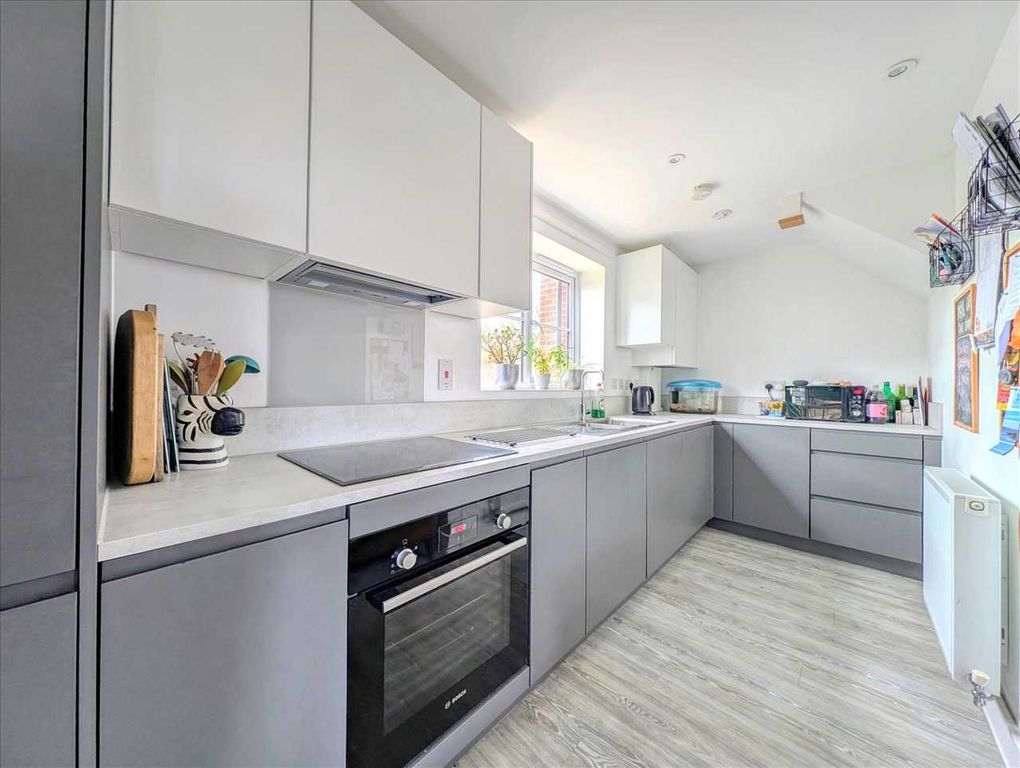 Property photo 2 of 8 Kitchen