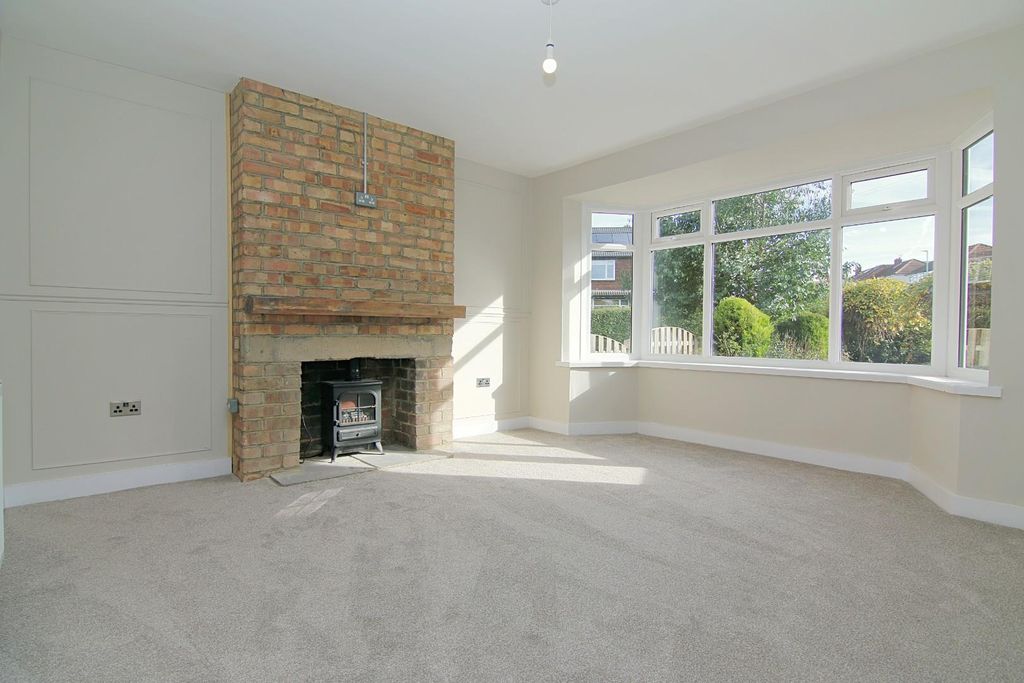 Property photo 3 of 25 Living Room