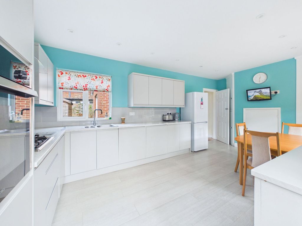 Property photo 2 of 17 Kitchen