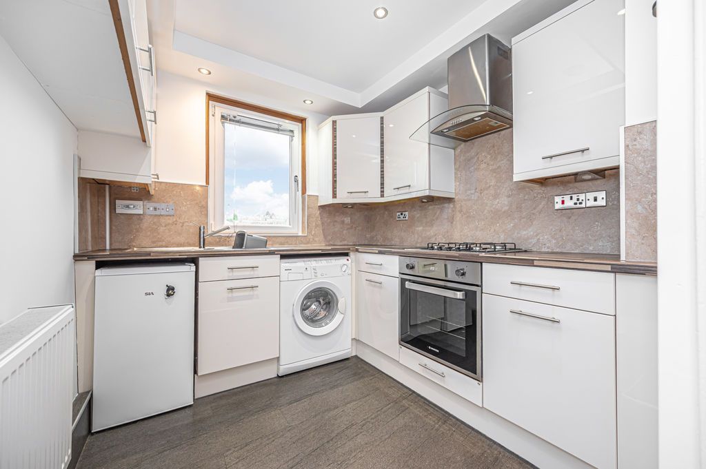 Property photo 2 of 18 Kitchen