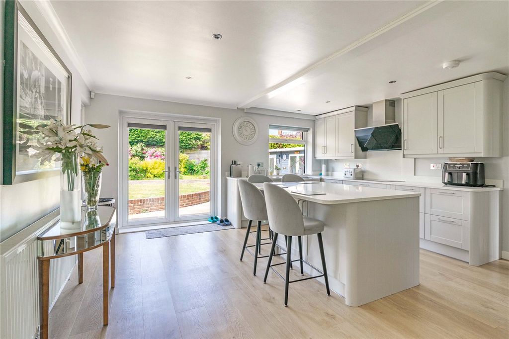 Property photo 2 of 19 Kitchen/Breakfast