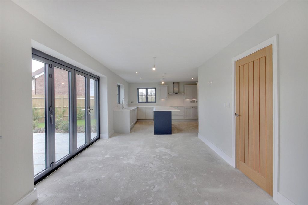 Property photo 3 of 12 Seymour Dining