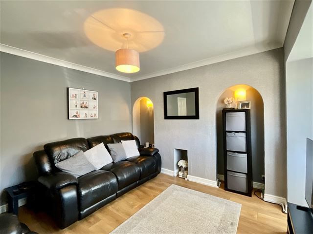 Property photo 3 of 15 Lounge