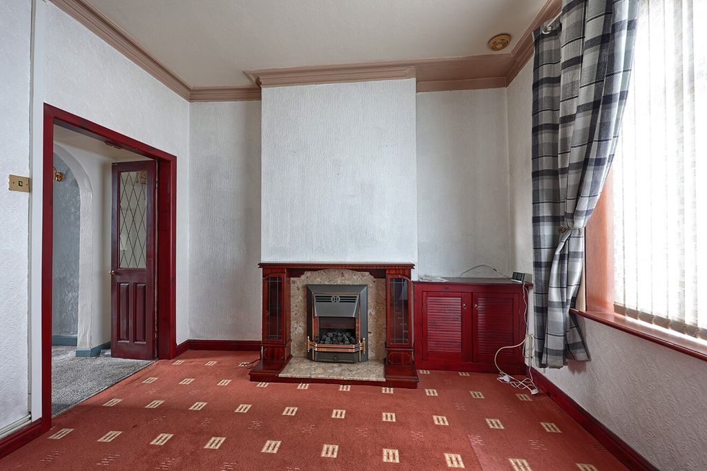 Property photo 3 of 9 4551286