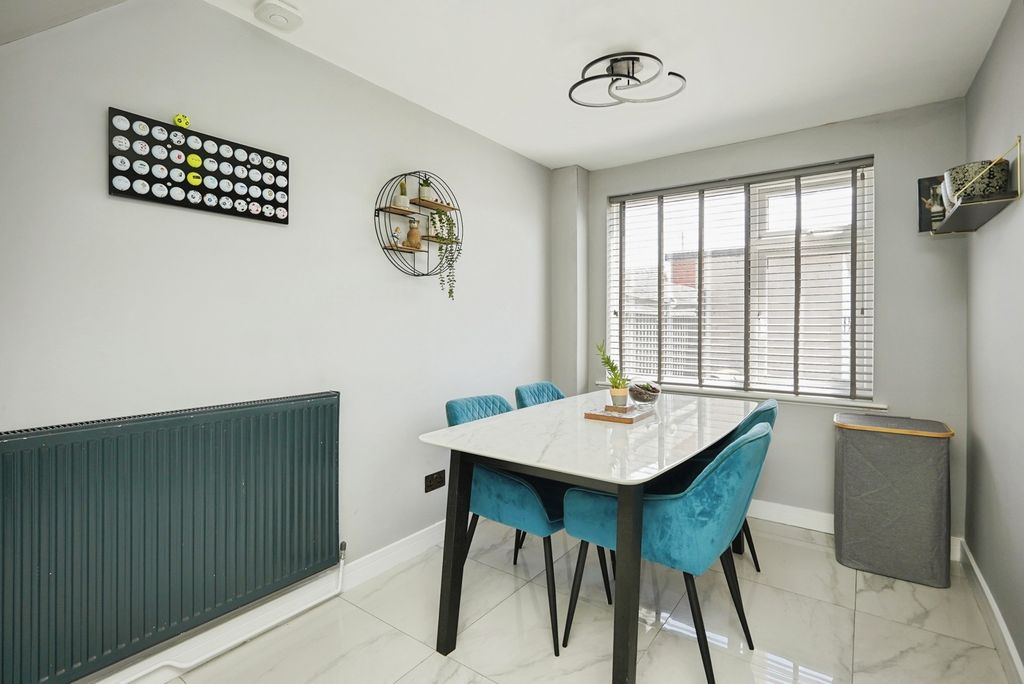 Property photo 3 of 13 Pbox-Img.Jpg