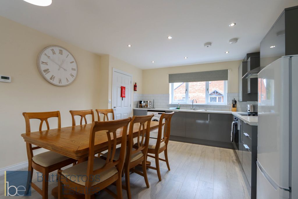 Property photo 3 of 18 Kitchen Diner